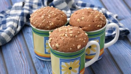 Torta in tazza: l'idea per un dolcetto goloso senza sporcare e senza utilizzare il forno!