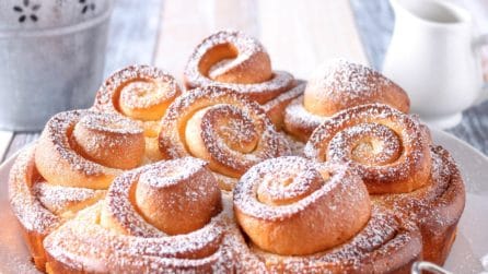 Torta di rose: la ricetta del dessert bello e goloso