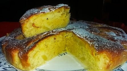 Torta di mele morbidissima: la ricetta per prepararla senza burro e senza olio