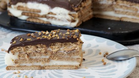 Torta senza cottura con biscotti: la ricetta cremosa e piena di gusto