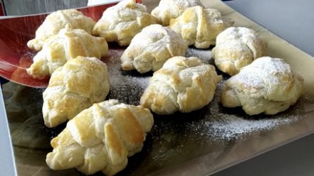Mini cornetti farciti: la ricetta senza lievitazione che amerete