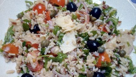 Insalata di riso: la ricetta del primo piatto fresco e gustoso