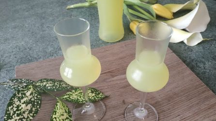 Limoncello fatto in casa: la ricetta del liquore dolce che tutti amano