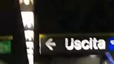 Napoli, fumo da un treno della Linea 1 della metro: passeggeri costretti a scendere