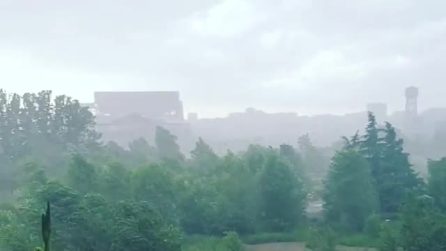 Maltempo, vento forte e grandine a Milano