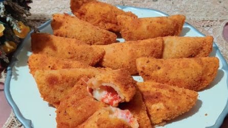 Mezzelune ripiene al pomodoro: la ricetta del secondo piatto delizioso