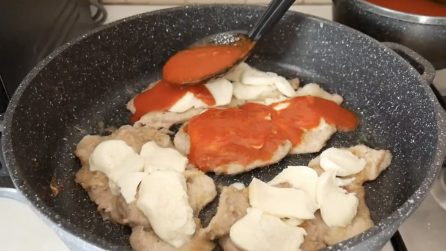 Scaloppine al sugo: la ricetta del secondo piatto semplice e gustoso