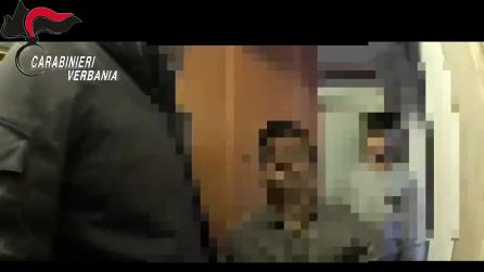 Stresa, ragazza sequestrata dal padre in casa: il video del salvataggio dei carabinieri