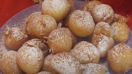 Frittelle di carnevale: la ricetta per averle gonfie e golose in 5 minuti