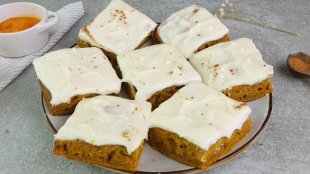 Pumpkin bars (quadrotti di zucca): il dolce americano soffice e con una glassa cremosa!