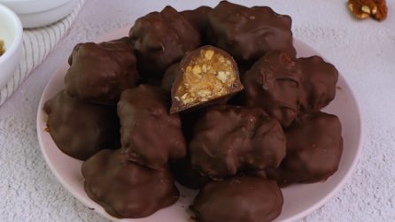 Turtles al cioccolato: come fare in casa i famosi cioccolatini con noci pecan e caramello!