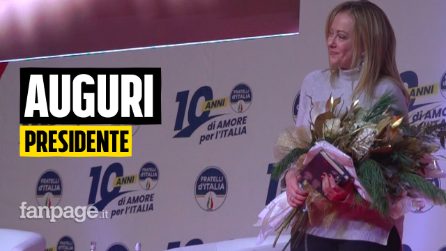 Presepi, selfie, rivincite (e fischi per Berlusconi). Meloni festeggia 10 anni di Fratelli d'Italia