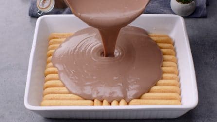 Torta al cioccolato con savoiardi: pochi ingredienti per un dolce goloso e invitante!