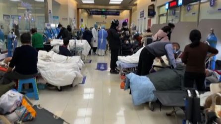 Cina, ospedali presi d'assalto: record di ricoverati col covid
