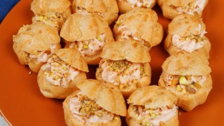 Bignè salati con salmone: l'antipasto perfetto per le feste per le occasioni speciali!