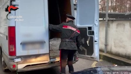 Dieci immigrati trovati nel cassone del camion: il viaggio è costato 400 euro a testa