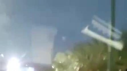 A Napoli cavallo trainato da uno scooter: "È una vergogna"