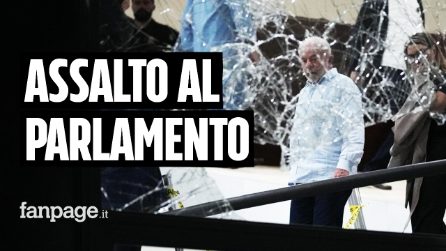 Brasile, assalto al parlamento dei sostenitori di Bolsonaro: scontri con la polizia e 400 arresti