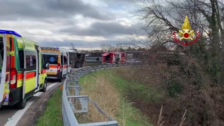 Bus con 52 persone si capolve in autostrada: incidente sulla A13 a Padova Est. Diversi feriti