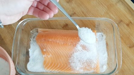 Salmone affumicato fatto in casa: la ricetta facile per averlo saporito