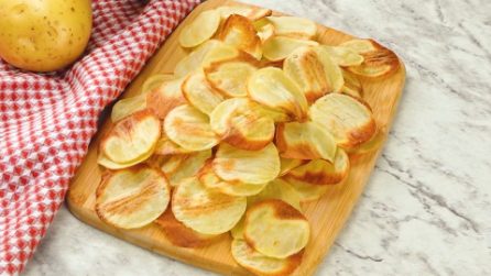 Chips di patate veloci: sfiziose e croccanti in pochi minuti!