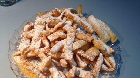 Chiacchiere sottili fatte in casa: la ricetta friabile e golosa