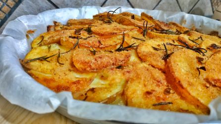 Patate saporite al forno: la ricetta per un contorno ricco e gustoso