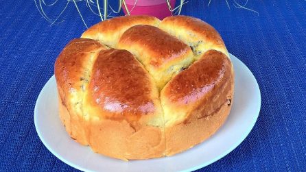 Torta brioche con cuore di cioccolato: la ricetta più soffice di sempre