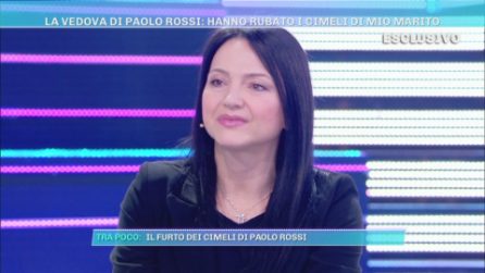 La vedova di Paolo Rossi: "Hanno rubato i suoi cimeli, lasciatelo riposare in pace"