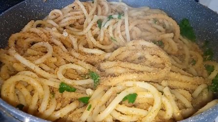 Pasta con la mollica: la ricetta del primo piatto saporito