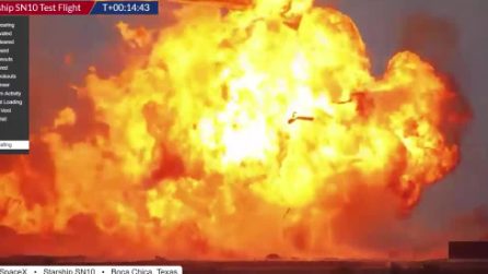Razzo Starship SN10 esplode dopo l'atterraggio