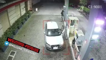 Crispano, rapina a distributore di benzina: ladro armato fugge con l'incasso
