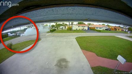 Aereo si schianta contro un'auto: morte tre persone, tra cui un bambino