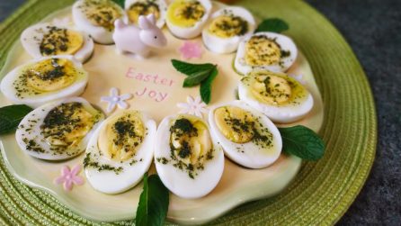 Uova sode aromatizzate alla menta: un antipasto gustoso e perfetto per la Pasqua