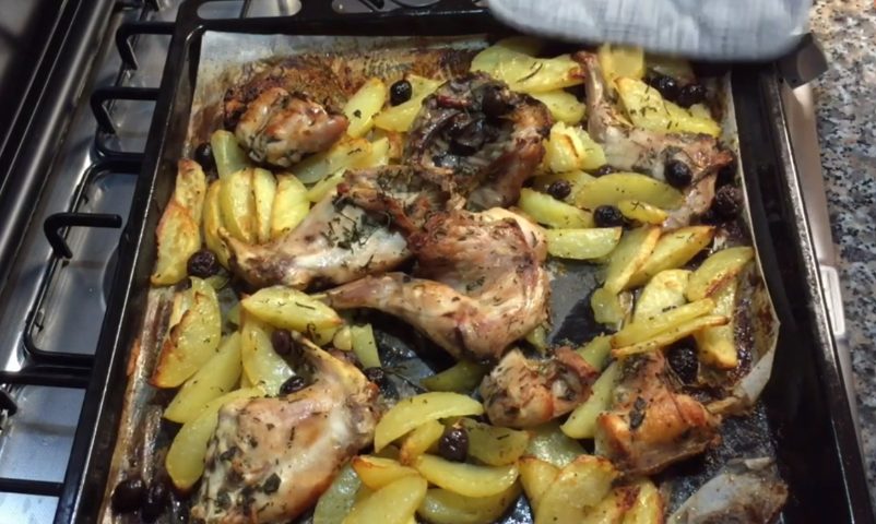 Coniglio Al Forno Con Patate E Cipolle