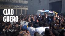 Funerali Daniel Guerini, amici e tifosi salutano il calciatore tra fumogeni e cori da stadio