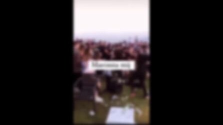 Napoli, rissa tra ragazzi a bottigliate sul lido a Giugliano