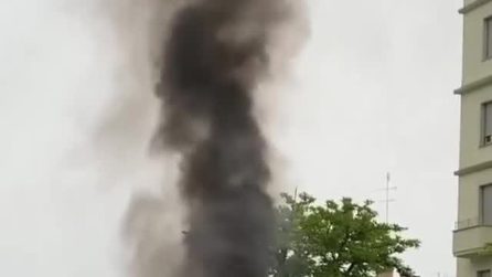 Bus dell'Atac in fiamme su via Portuense: passeggeri in salvo