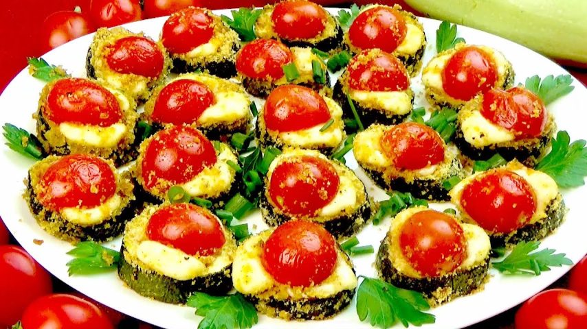 Zucchine al forno con mozzarella e pomodori: il contorno veloce e saporito