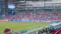 I tifosi di Danimarca e Finlandia si uniscono per Eriksen