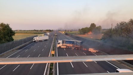 Assalto a portavalori su A1, tir a fuoco: coinvolte numerose auto