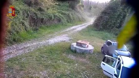 Condannato dal clan per una relazione con la moglie di un camorrista: gli stavano scavando la fossa