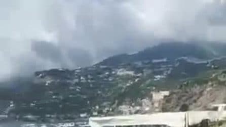 Peschereccio fuori controllo finisce sulla spiaggia di Maiori
