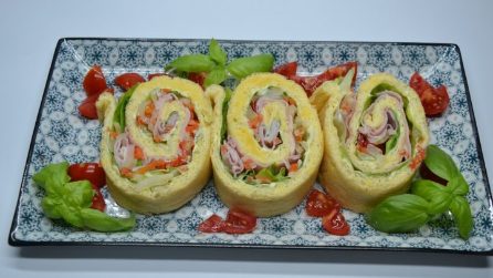 Rotolo di frittata farcito: la ricetta del secondo piatto fresco e goloso