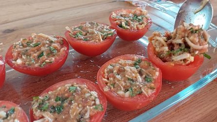 Pomodori ripieni: la ricetta gustosa perfetta per l'estate