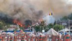Incendio in Abruzzo, bagnanti in fuga dalle spiagge