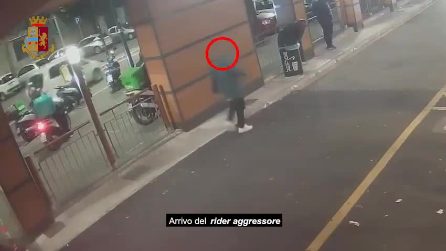 Napoli, lite tra rider finisce a coltellate: il video dell'aggressione