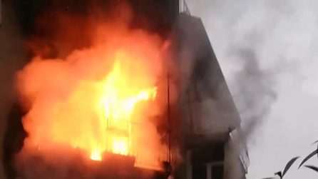 Incendio in un appartamento in via Domenico Fontana