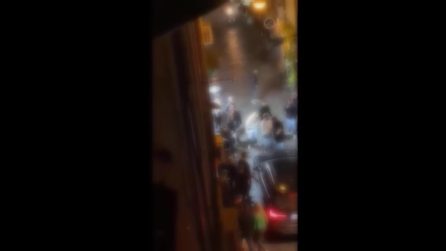 Napoli, tenta di investire i giovani con l'auto dopo la rissa ai baretti di Chiaia