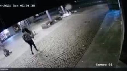 Baby vandali in azione a Cologno Monzese, il sindaco posta il video su Facebook